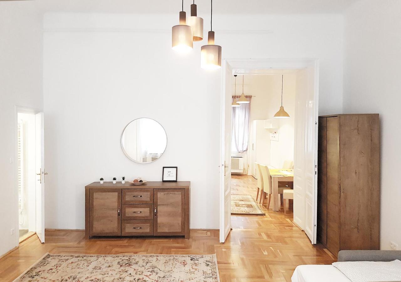 Apartamento Luxury New Cozy Flat At Dob Street Nearby Gozsdu Court Budapest Exterior foto