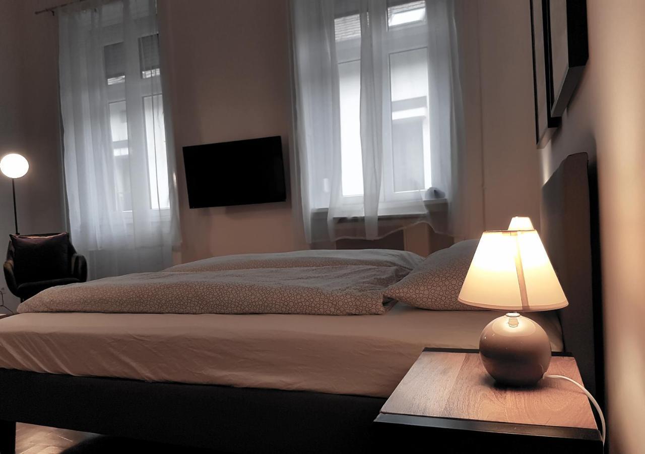 Apartamento Luxury New Cozy Flat At Dob Street Nearby Gozsdu Court Budapest Exterior foto