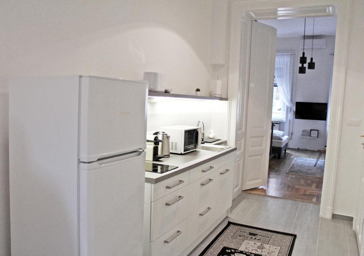 Apartamento Luxury New Cozy Flat At Dob Street Nearby Gozsdu Court Budapest Exterior foto