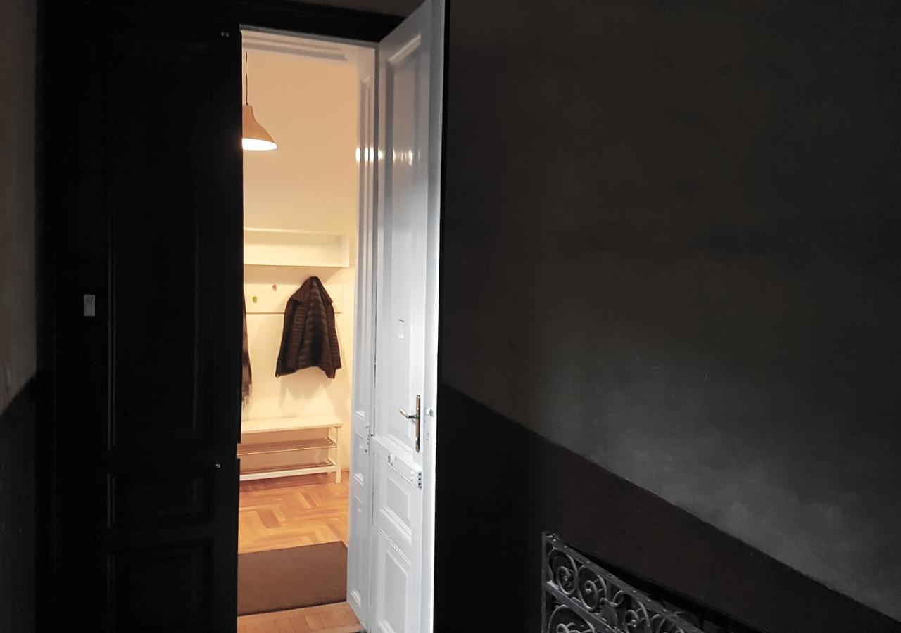 Apartamento Luxury New Cozy Flat At Dob Street Nearby Gozsdu Court Budapest Exterior foto