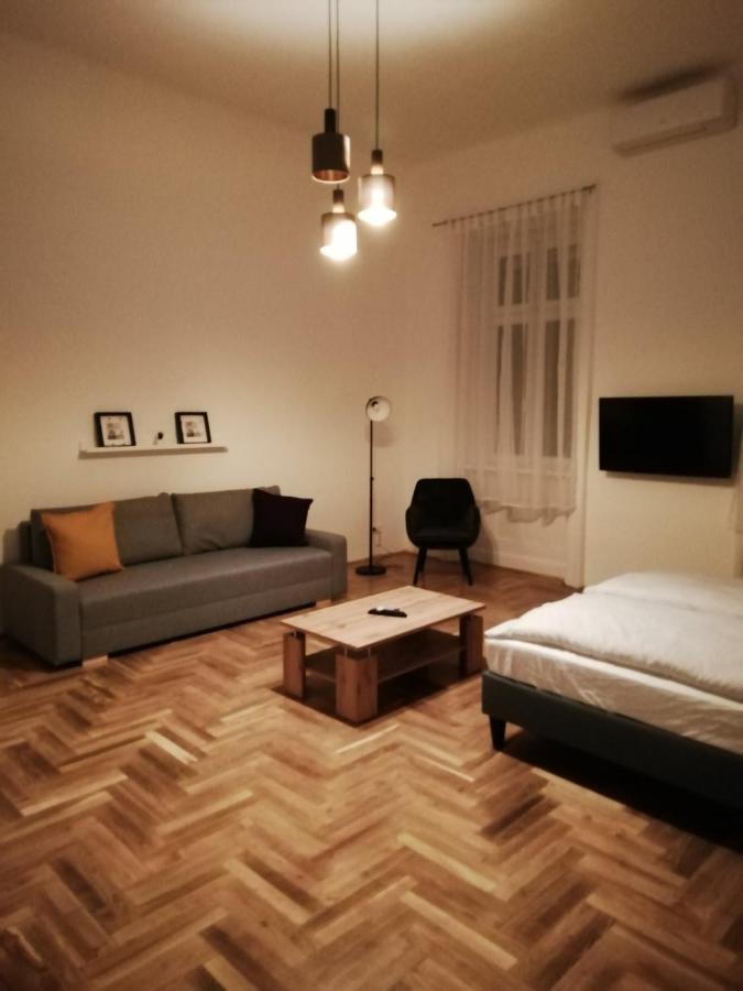 Apartamento Luxury New Cozy Flat At Dob Street Nearby Gozsdu Court Budapest Exterior foto