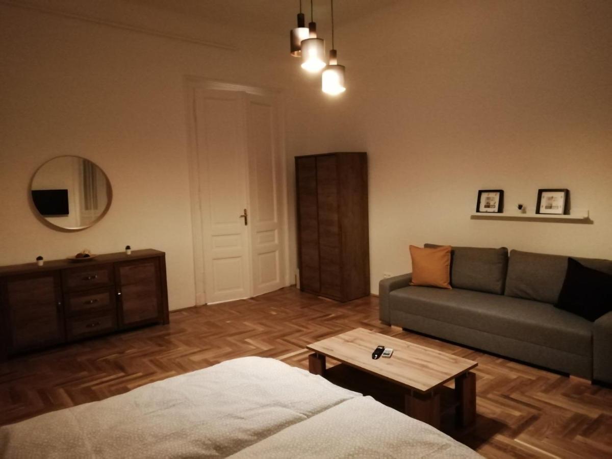 Apartamento Luxury New Cozy Flat At Dob Street Nearby Gozsdu Court Budapest Exterior foto
