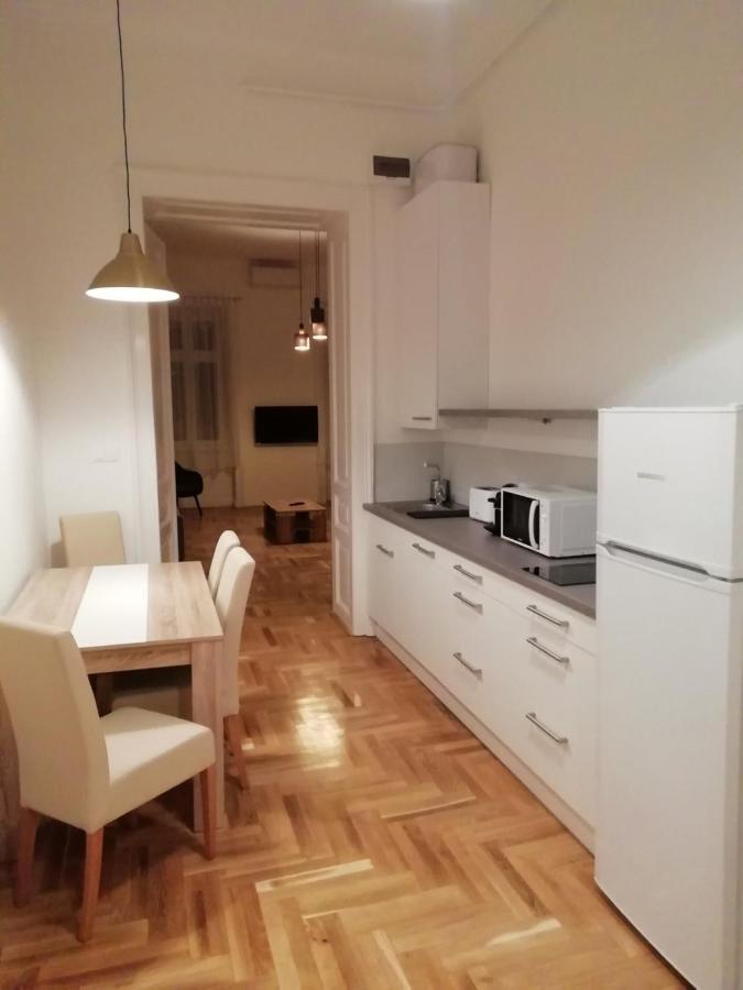 Apartamento Luxury New Cozy Flat At Dob Street Nearby Gozsdu Court Budapest Exterior foto