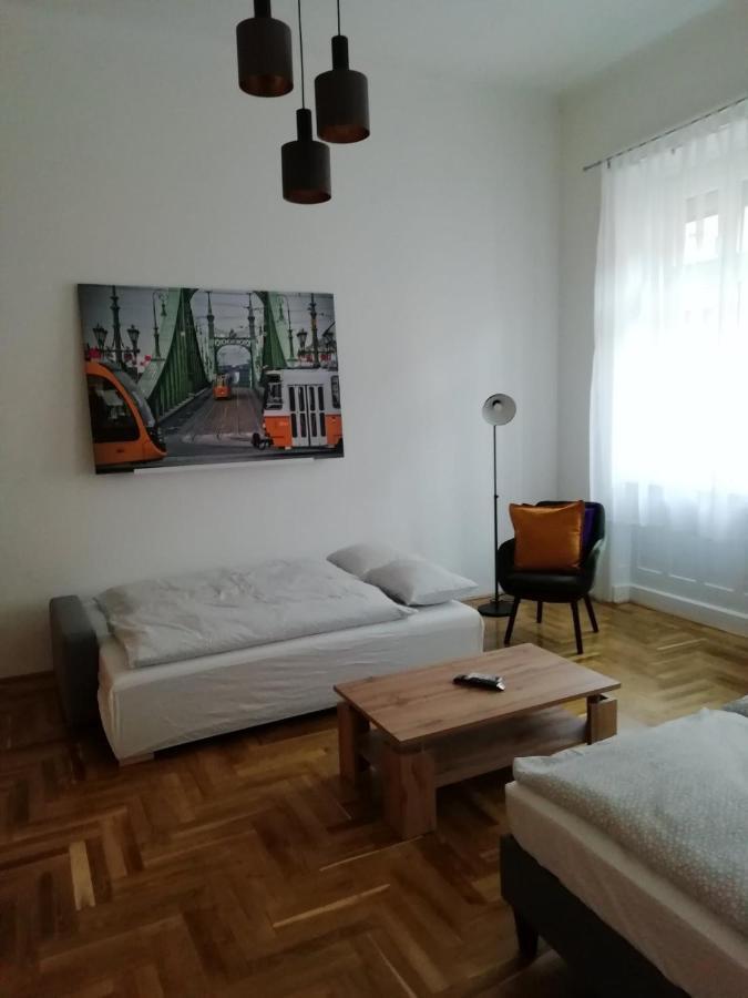 Apartamento Luxury New Cozy Flat At Dob Street Nearby Gozsdu Court Budapest Exterior foto